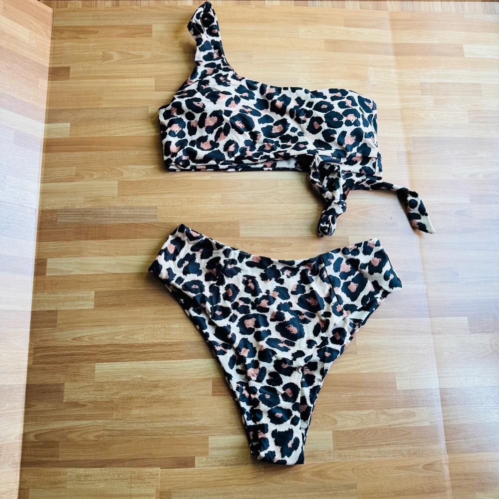 Mooslover leopard asymmetrical bikini size large nwt